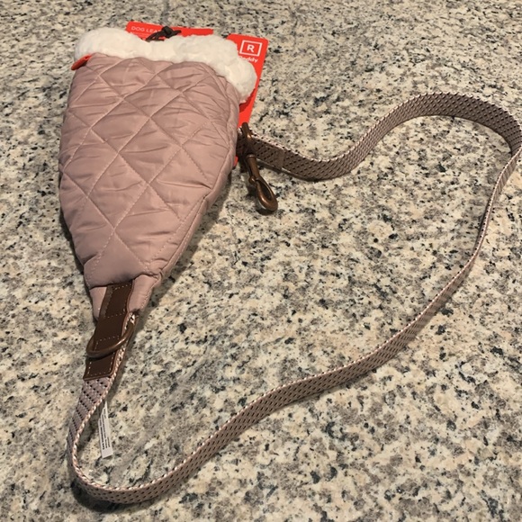 Reddy Pink Handwarmer Glove with 4 ft. Dog Pet Leash - Picture 4 of 14